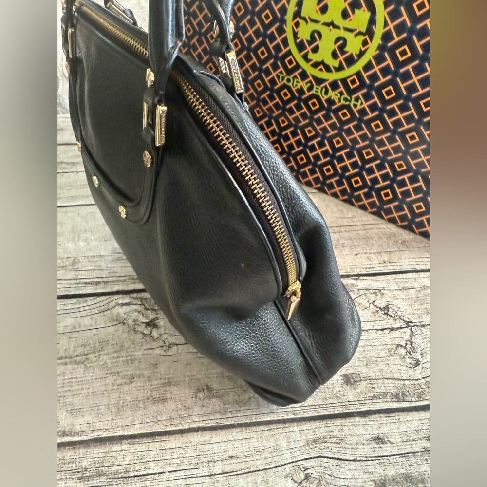 Tory Burch - Authentic black leather shoulder bag. Dome. Golden hardware, logo - Picture 13 of 16